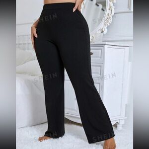 PLUS SIZE Solid Flare Leg Pants in Black